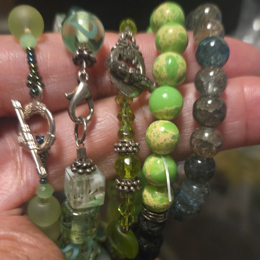 Elegant Green and Silver Beaded Bracelet Set Untested